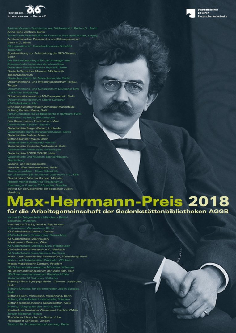Plakat des Max-Herrmann-Preises 2018 für die Arbeitsgemeinschaft der Gedenkstättenbibliotheken AGGB.