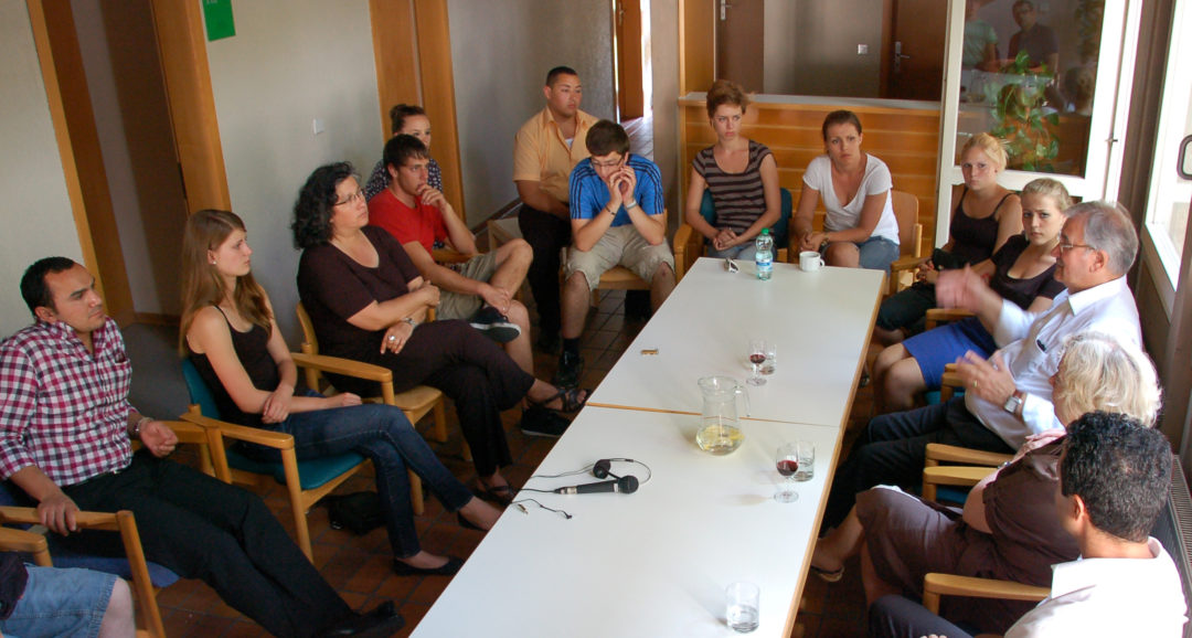 Teilnehmerinnen und Teilnehmer während eines Workshops.