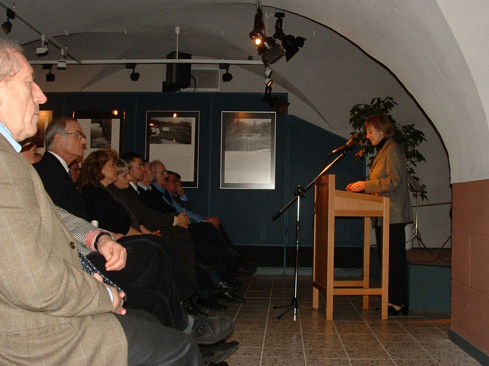 Beate Weber, OB der Stadt Heidelberg an einem Rednerpult während ihrer Ansprache.