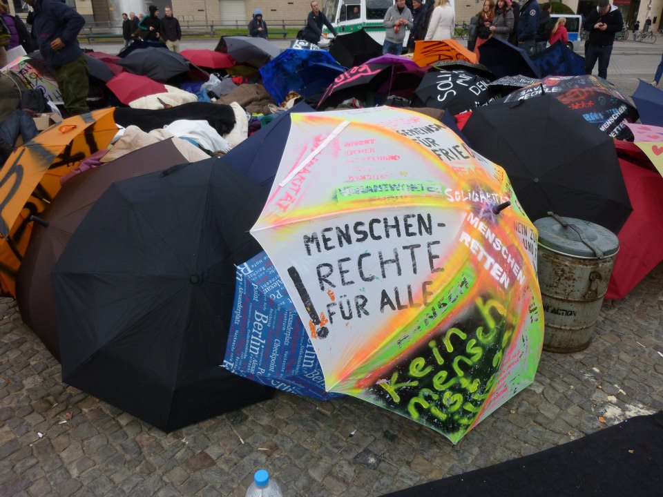 Regenschirme der Teilnehmerinnen und Teilnehmer 