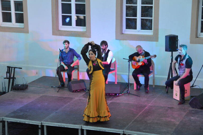 Videorückblick 2016: Open-Air-Konzert von Puerto Flamenco im Dokumentationszentrum
