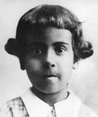 Historisches schwarz-weiß Foto von Sidonie als Kind.