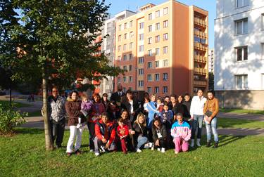 Roma youths and their families with Kumar Vishwanathan of Life Together and staff of the Documentation Center in Ostrava in October 2010