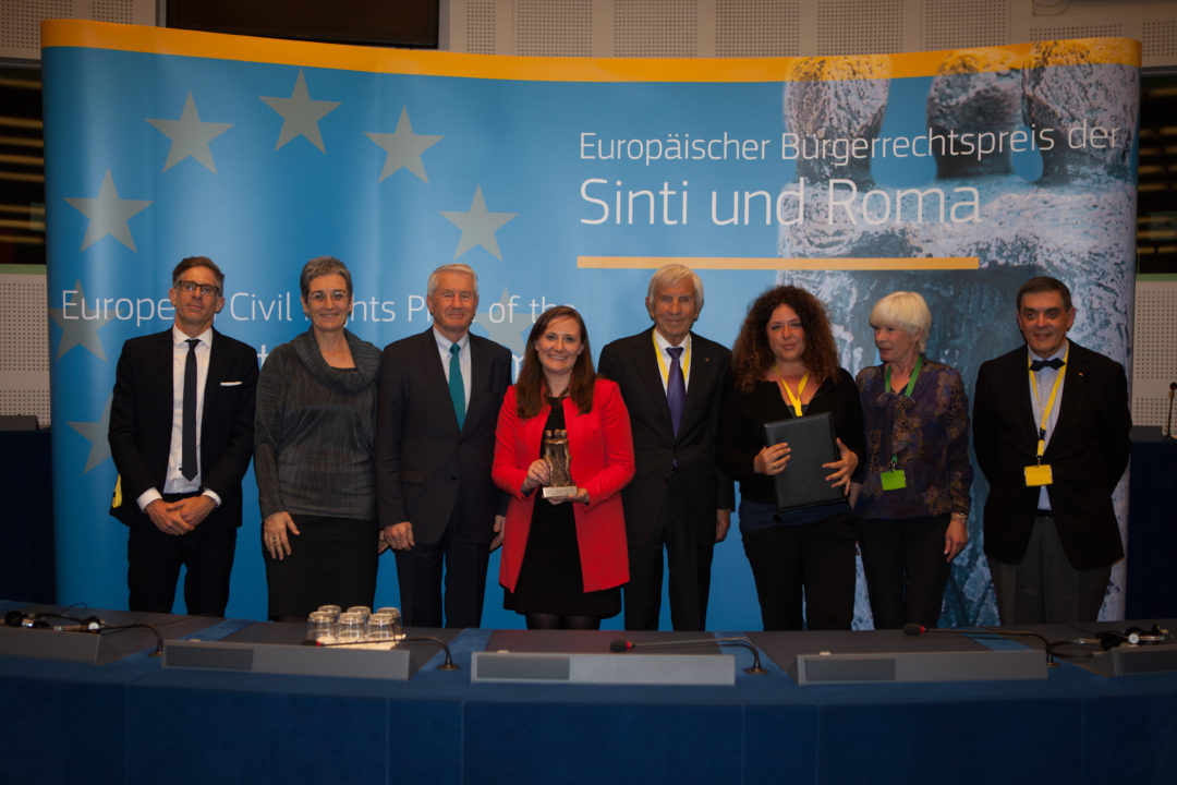 Gruppenbild bei der Verleihung des Europäischen Bürgerrechtspreises mit den Preisträgern.