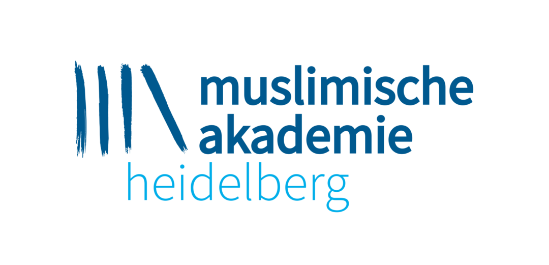 Logo Muslimische Akademie Heidelberg als Wortmarke in verschiedenen Blautönen.
