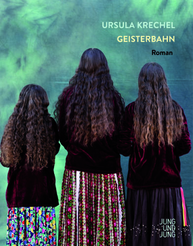 Buchcover des Romans "Geisterbahn". Darauf sind drei Mädchen mit geöffneten, langen Haaren zu sehen, die dem Betrachter*in den Rücken zuwenden.