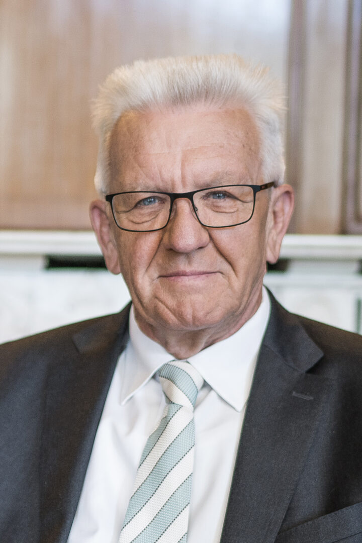 Portrait photo of Minister President Winfried Kretschmann.