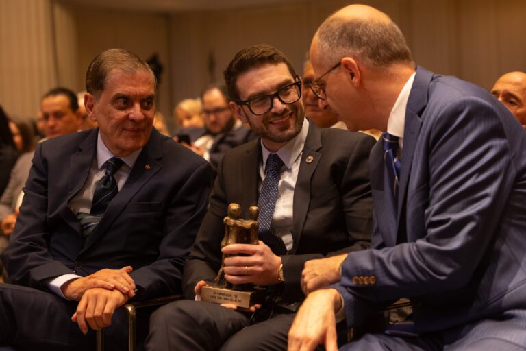 George Soros mit dem Europäischen Bürgerrechtspreis der Sinti und Roma ausgezeichnet